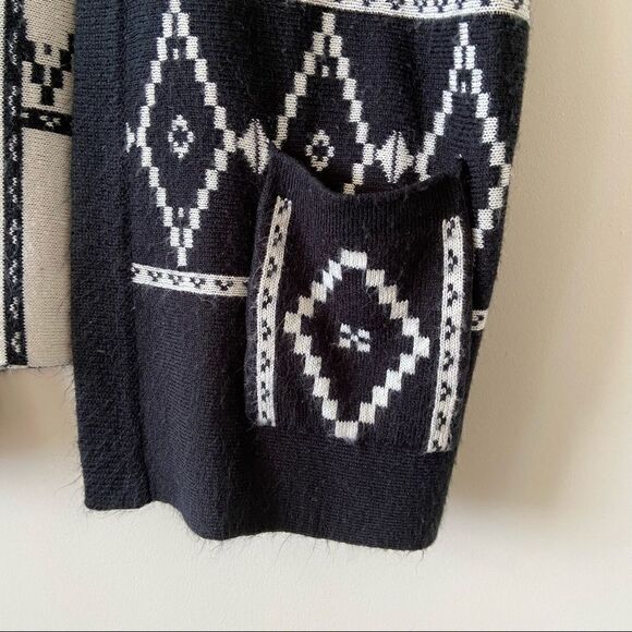 RACHEL B.-Aztec Double Pocket Lightweight Open Short Sleeve Cardigan - Picture 6 of 8